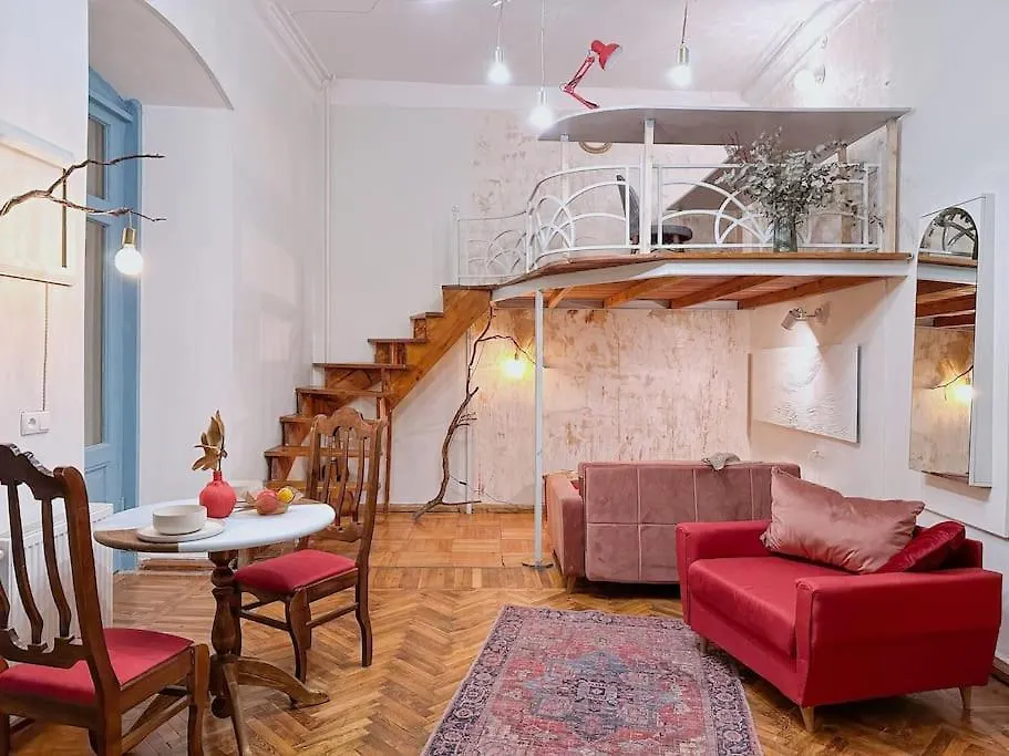 Atmospheric Apartment In The Heart Of Тбилиси Грузия