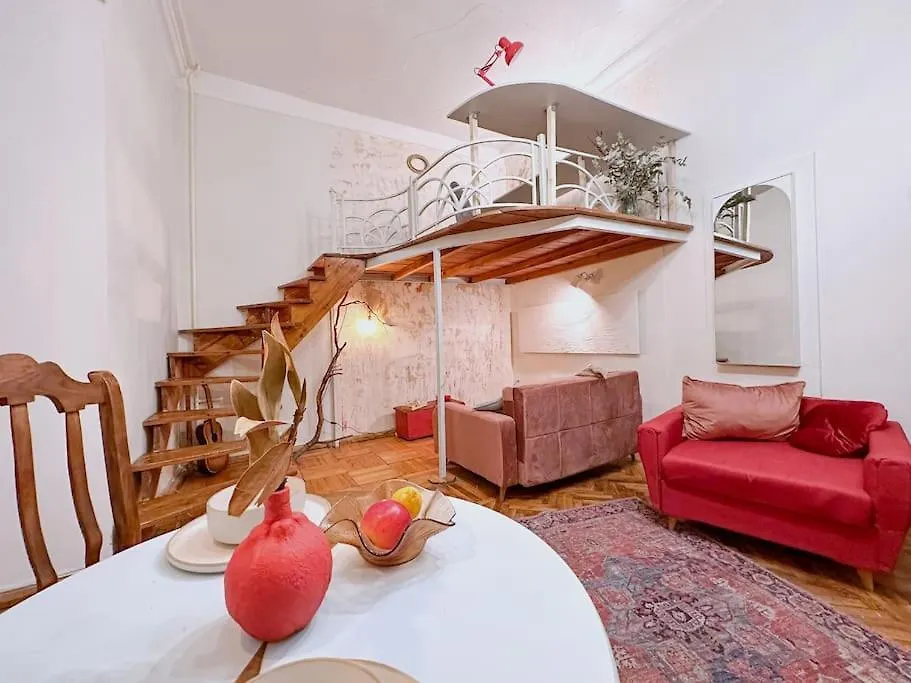 Atmospheric Apartment In The Heart Of Тбилиси